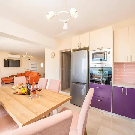 Roz By Villa Plateies