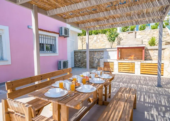 Roz By Vila Plateies